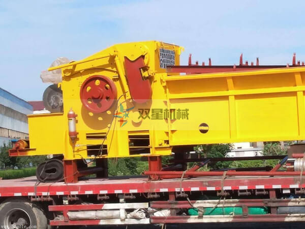模板破碎机1400型设备发往河北保定