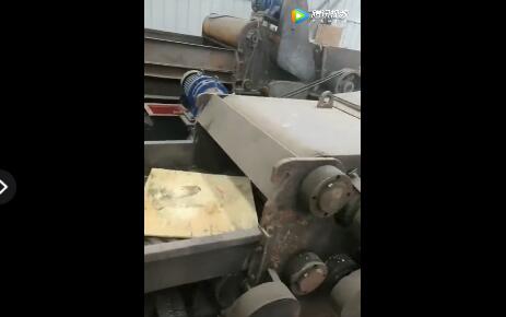 综合木材破碎机视频破碎建筑模板现场