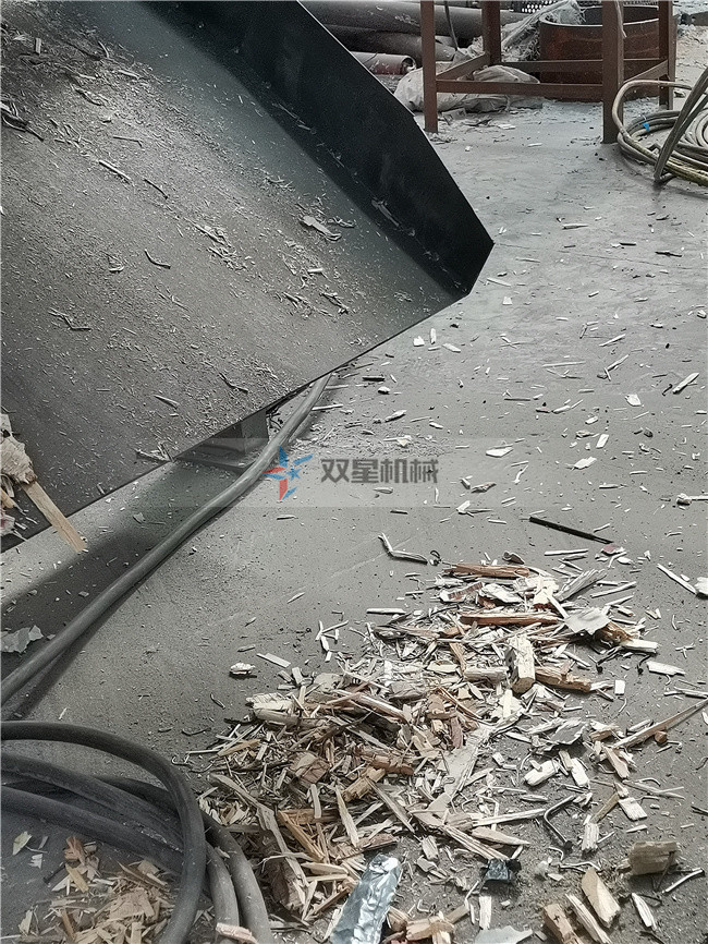 建筑模板破碎机破碎除钉效果