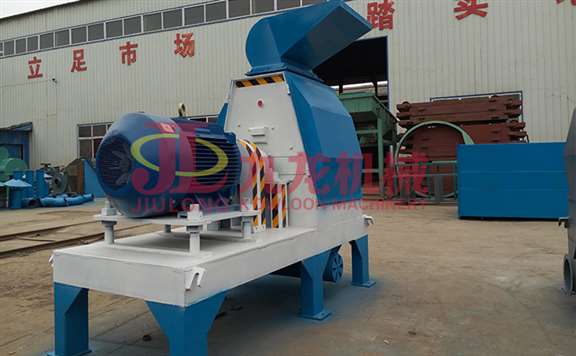 废木料经过锯末粉树枝粉碎机厂家碎机得到合理的利用