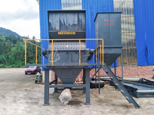 木材粉碎机将废木树枝粉碎机厂家料加工成所需的物料