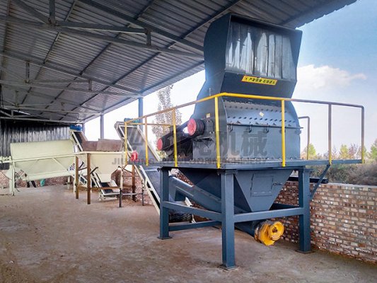 废旧木料的回收需树枝粉碎机厂家要一台好的木材粉碎机